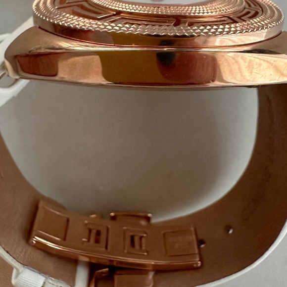 Versace Watch Ladies Rose Gold In Amazing Condition.
Reference No: 67Q battery - Picture 8 of 8